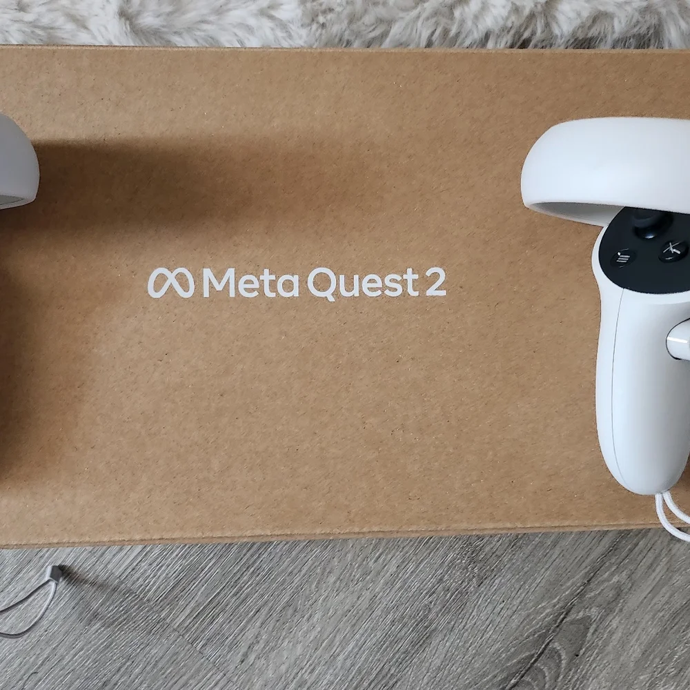 VR Headset with Controllers - White